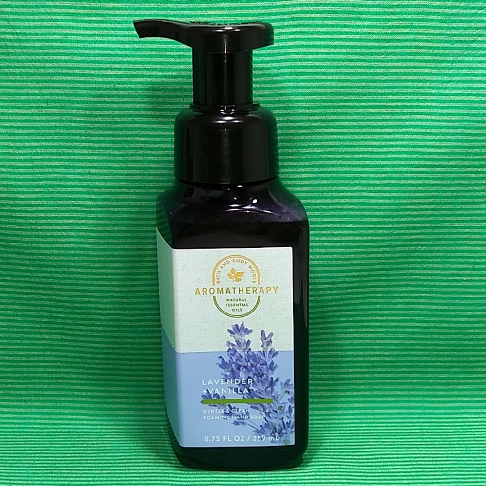 BATH & BODY WORKS GENTLE FOAMING HAND SOAP - LAVANDER VANILLA - 8.75 OZ NEW